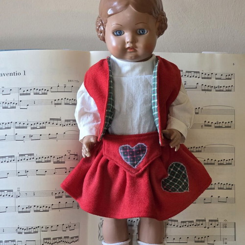 Schildkröt doll collectible numbered, like new