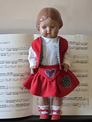 Schildkröt doll collectible numbered, like new