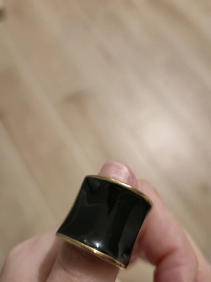 Oxette ring like new, black and gold