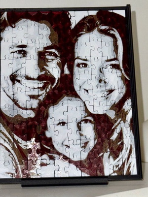 Πάζλ προσαρμοζόμενο 100 κομμάτια καινούργιο με κορνίζα και βάση