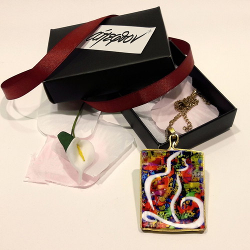 Psychedelic Gatto necklace new with abstract cat design