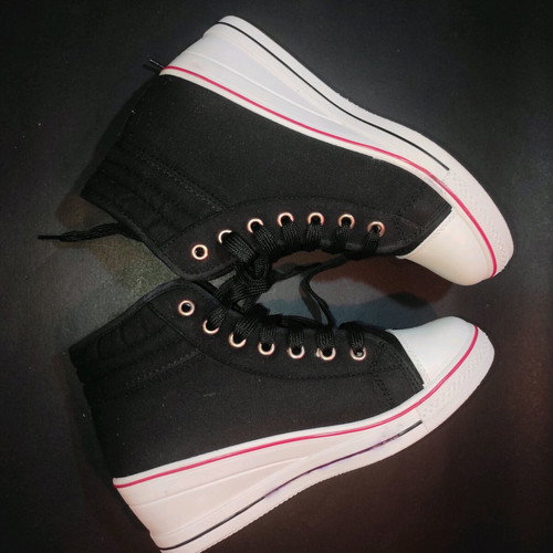 Women's shoes with heels and rhinestones used, size 39, black
