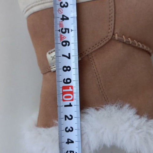 Geox boots like new with synthetic fur lining size 32 white beige