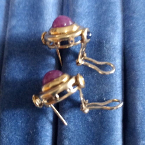 18K Gold Earrings with Rubies like new