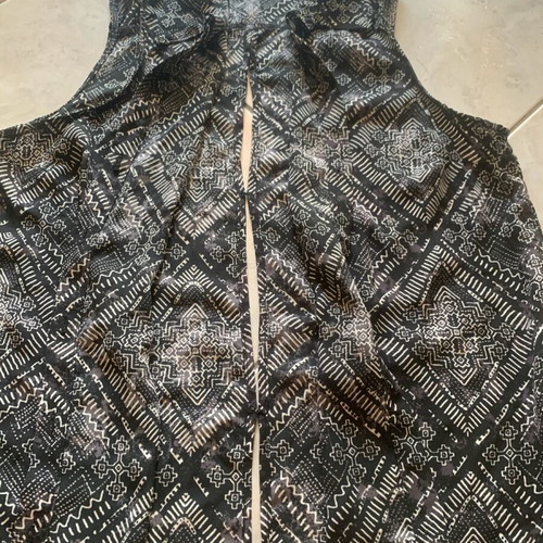 Shirt like new with open back, black and white, size S