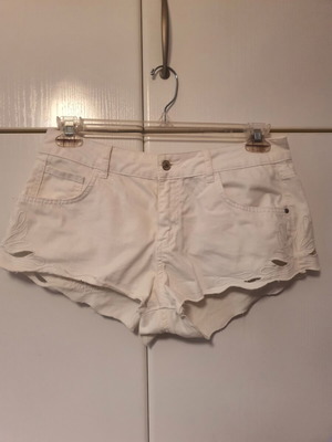 White shorts Pull & Bear like new, lace trim, size L 40 12