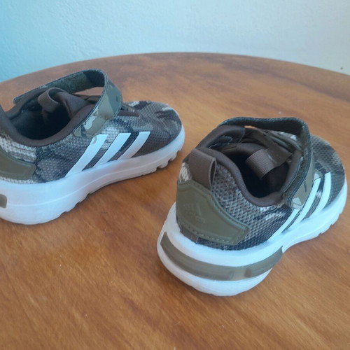 Adidas kids shoes No.22 khaki like new