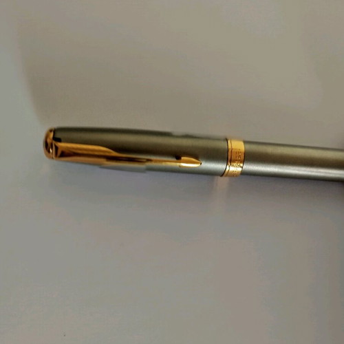 Parker Sonnet pen in case like new, gold with gray matte