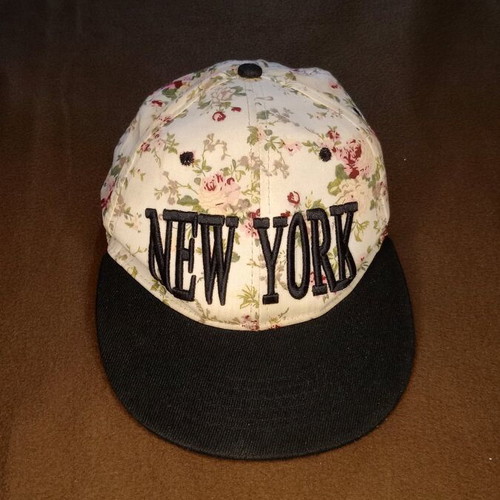 Summer beach hat New York like new, floral