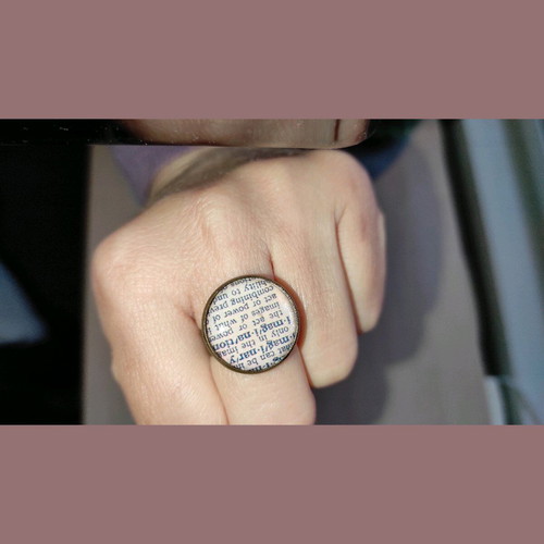 Imagination ring like new, handmade with liquid glass
