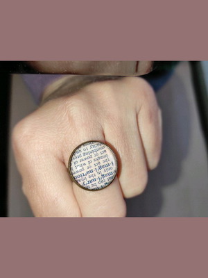 Imagination ring like new, handmade with liquid glass