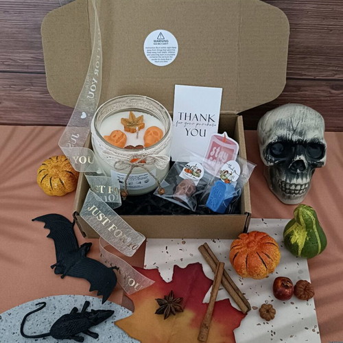 Pumpkin Bourbon Spiced Gift Set with 300ml Soy Candle and Wax Melts