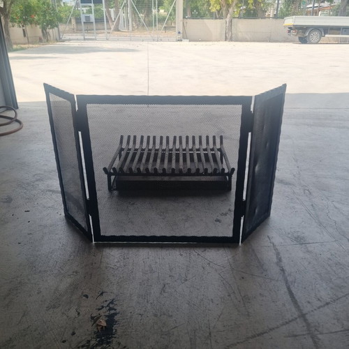 Fireplace screen and grate like new, foldable, 500x1000mm and 500x550mm