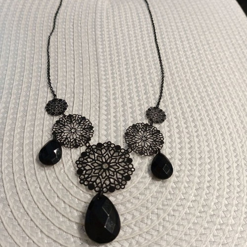 Women's necklace new, black macrame style