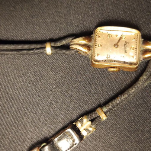 Lunesa vintage women's watch used, gold color