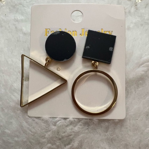 Earrings new gold color with pouch