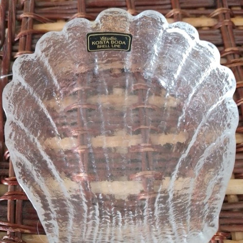 KOSTA BODA shell line vintage shell used