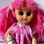  Κούκλα με ροζ μαλλιά