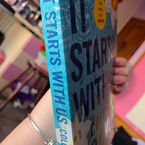 It Starts With Us book like new, English