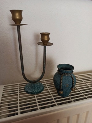 Σετ μεταλλικό διπλό κηροπήγιο και μικρό βάζο μεταχειρισμένα, μπρούτζινα