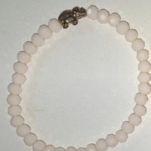 Elephant bracelet like new, cream elastic beads