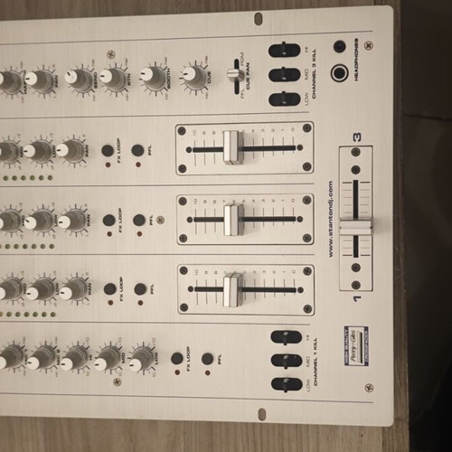 Stanton SMX-401 Professional 3-Channel DJ Mixer nearly new, boxed