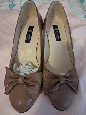 Pumps size 40 beige like new
