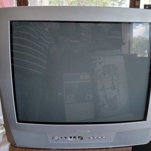 Philips TV 22' like new with remote control