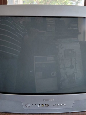 Philips TV 22' like new with remote control