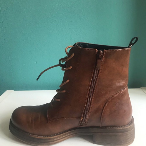 Camel faux leather ankle boots with zipper like new, size 38