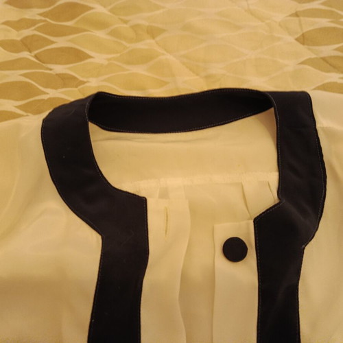 White women's shirt like new with dark blue buttons, size L