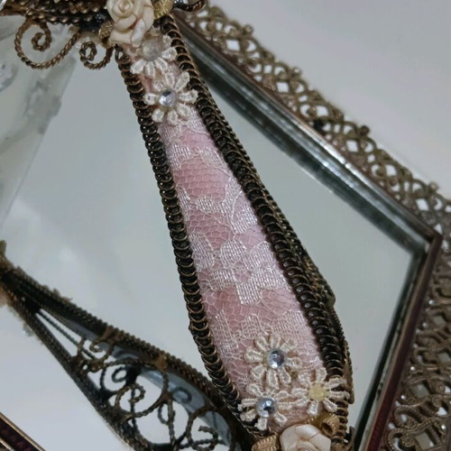 Vintage romantic hand mirror like new