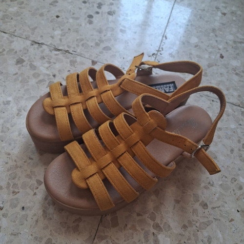 Renda Gladiator Style Sandals Platforms like new, size 38