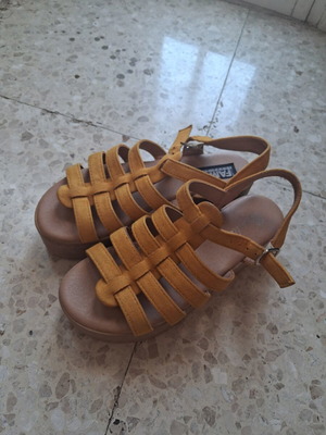 Renda Gladiator Style Sandals Platforms like new, size 38