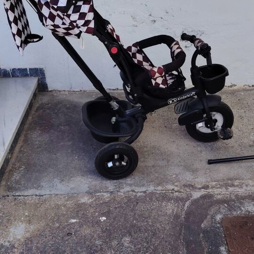 KinderKraft Aveo tricycle stroller used, 9 months to 5 years, black and white