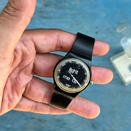 Swatch Light Me Up GB908 Black Loomi vintage watch for repair or collection