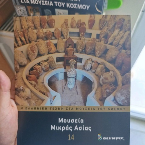 Museum books collection like new, 14 volumes