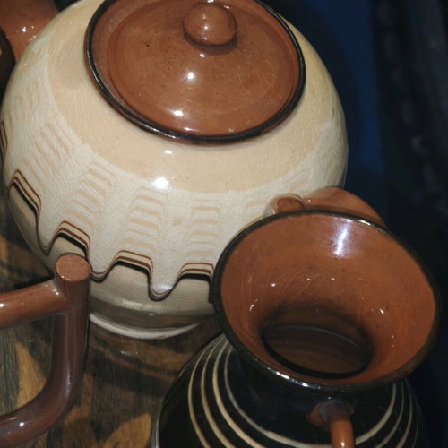 Ceramic teapot like new, handmade with Troyan ornament
