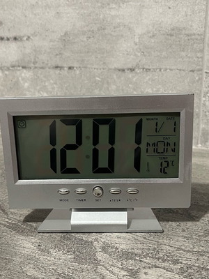 Ψηφιακό ρολόι επιτραπέζιο μεταχειρισμένο με ξυπνητήρι και θερμόμετρο