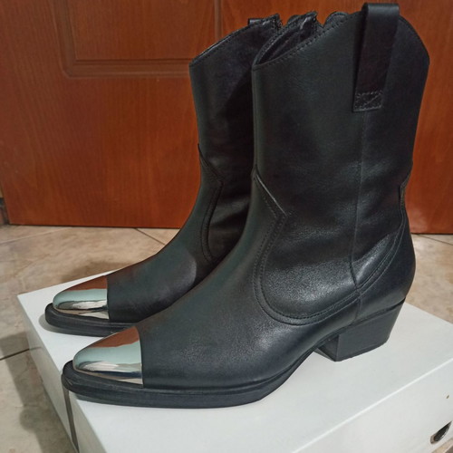 Bronx black leather ankle boots used with square heel size 39