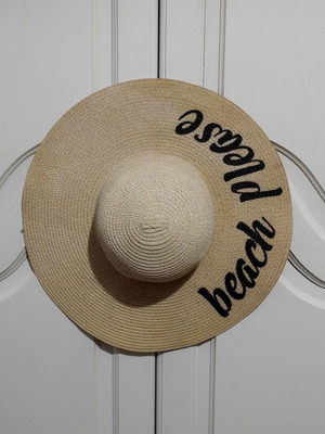 Straw hat round like new, beige and black