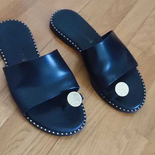 Black flat sandals with gold details like new