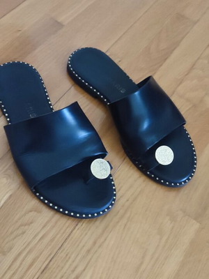 Black flat sandals with gold details like new
