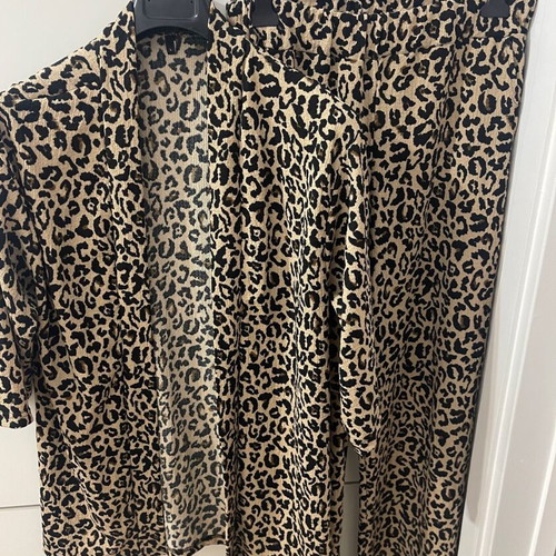Tiger print set like new, black and beige