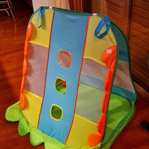 Ball pool with basketball hoop like new