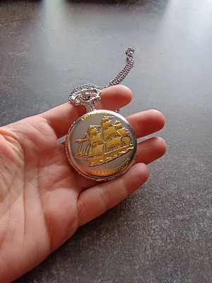 Elegant Quartz Pocket Watch with Gold Sailboat Design and Chain