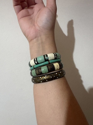 Metal bracelet set like new, white and silver