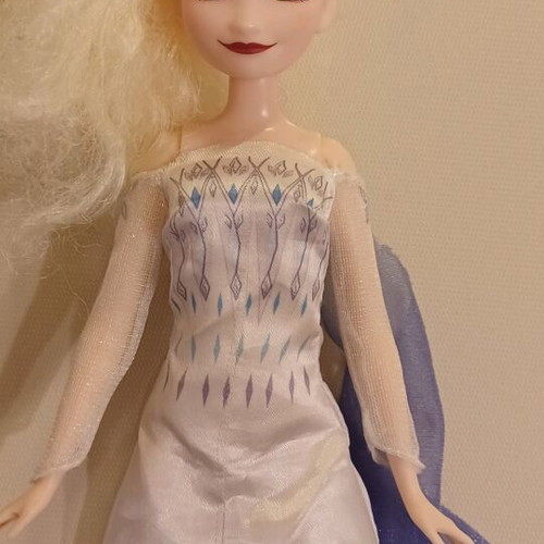Disney Frozen 1 Elsa Princess doll used, missing one shoe
