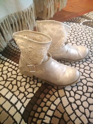 Leather boots like new, light gold with knitted trim, size 39