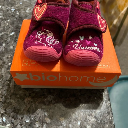 Biomechanics no 19 baby slippers like new